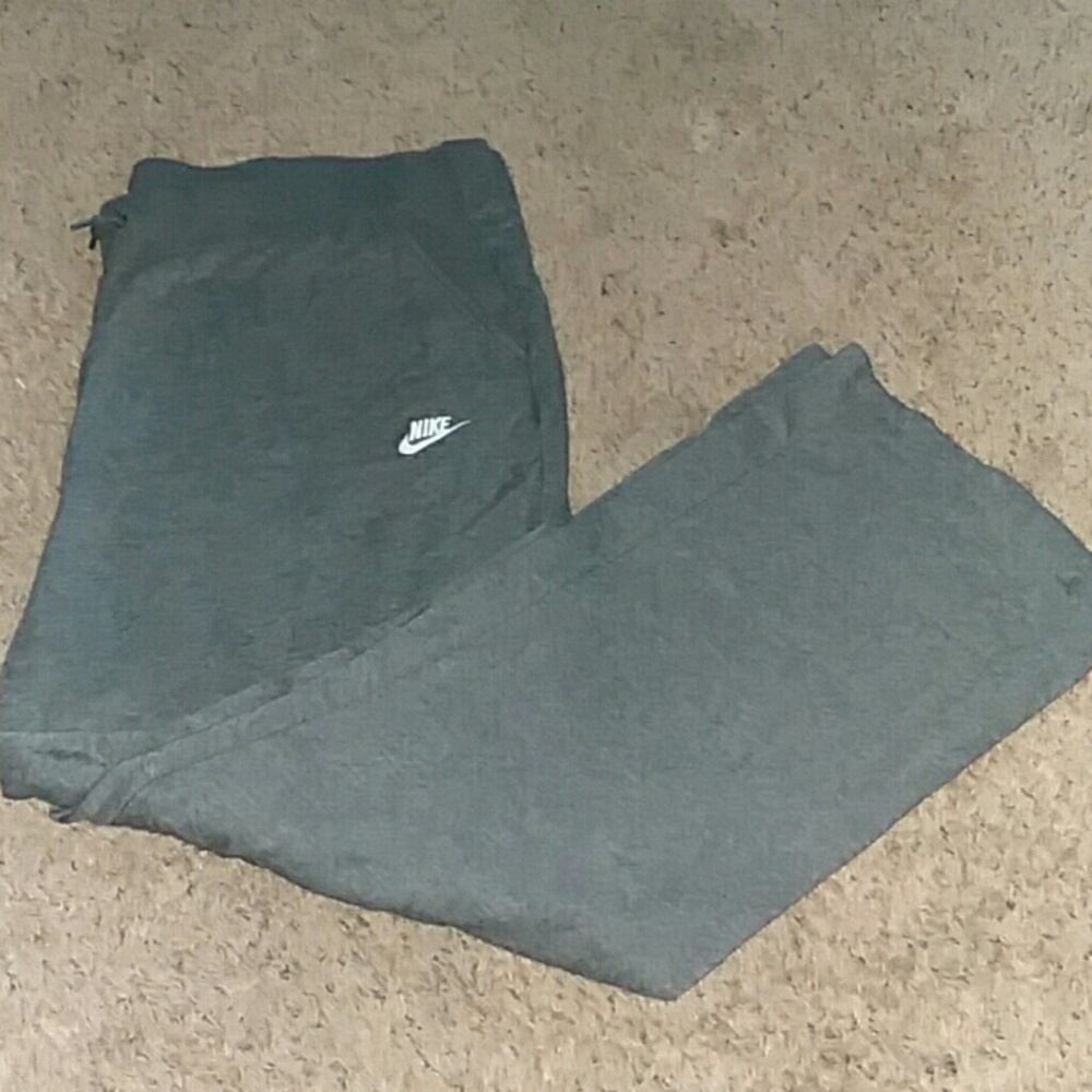 3x Nike sweatpants